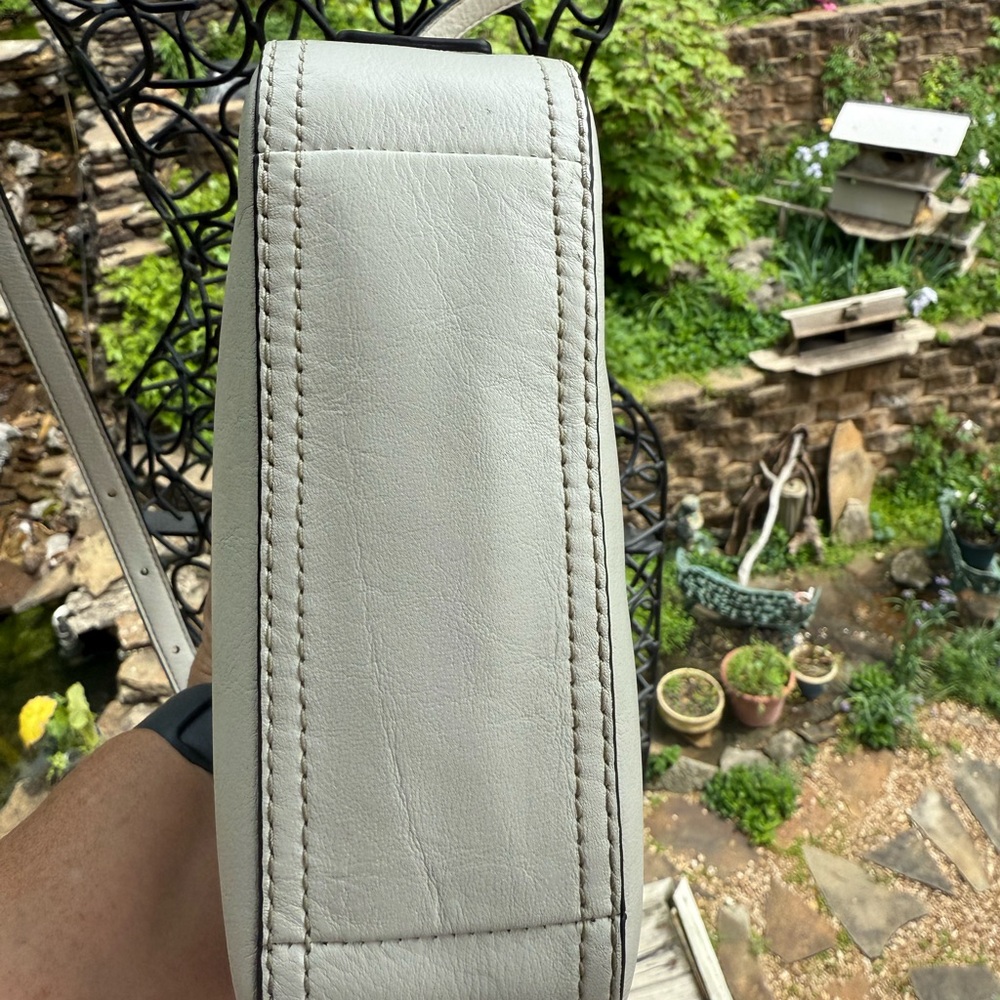 Fossil White Crossbody Bag with Gold Accent - Picture 6 of 8